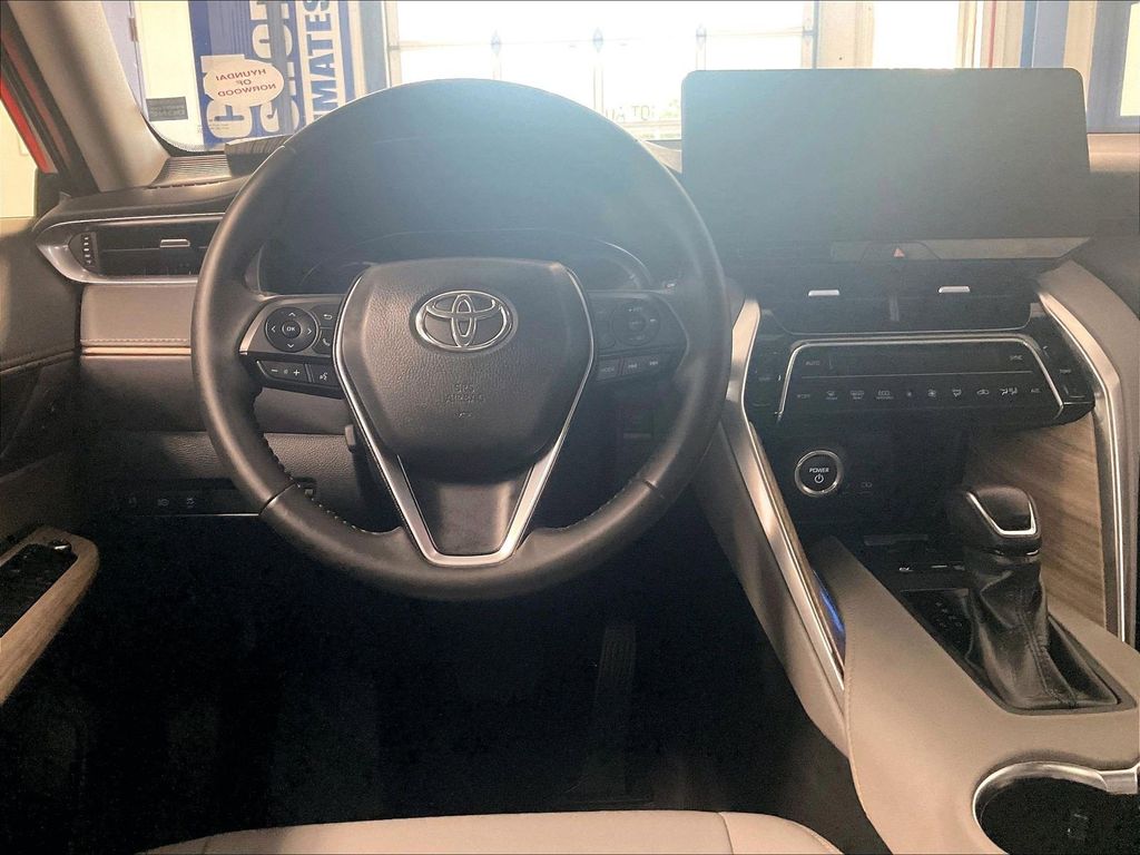 2023 Toyota Venza — photo 8
