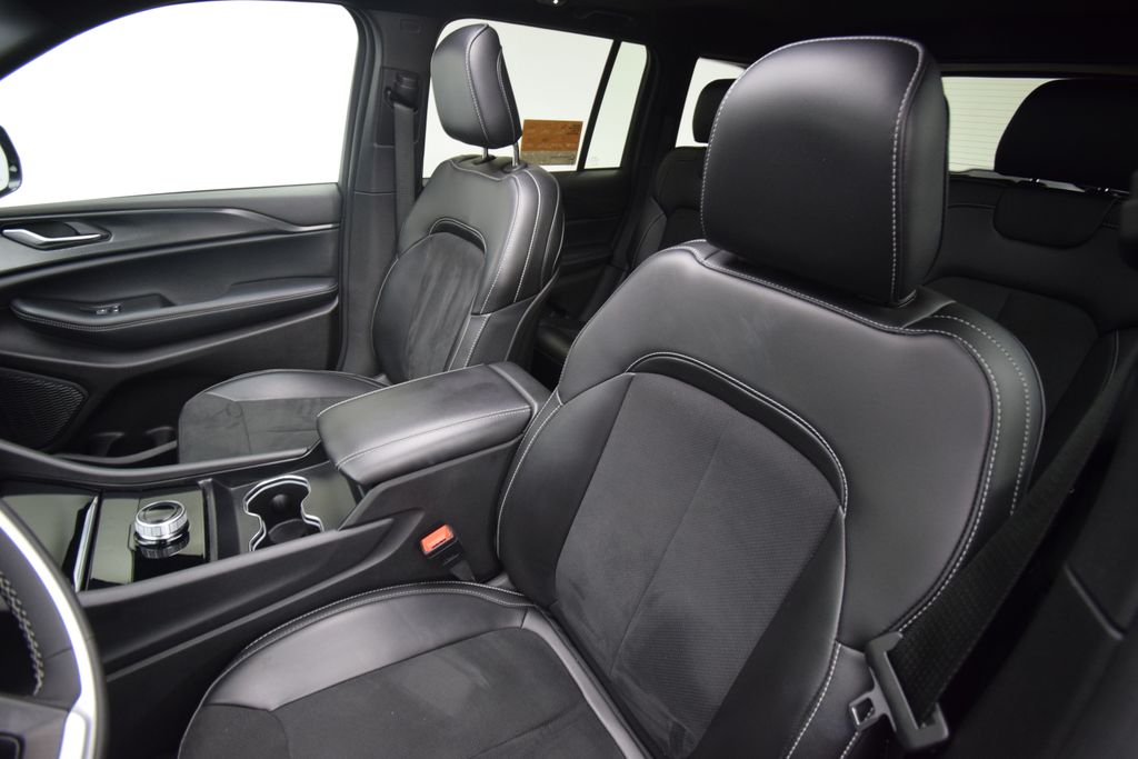 used 2024 Jeep Grand Cherokee car, priced at $32,000