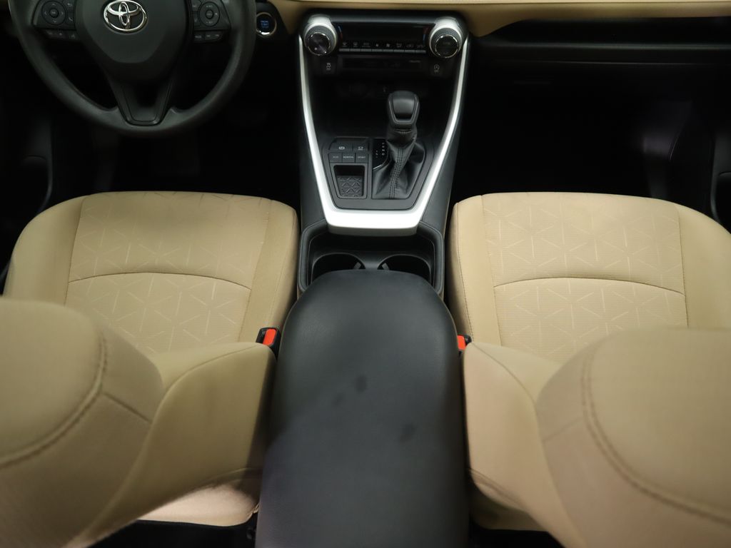 Thumbnail: 2021 Toyota RAV4 - 16