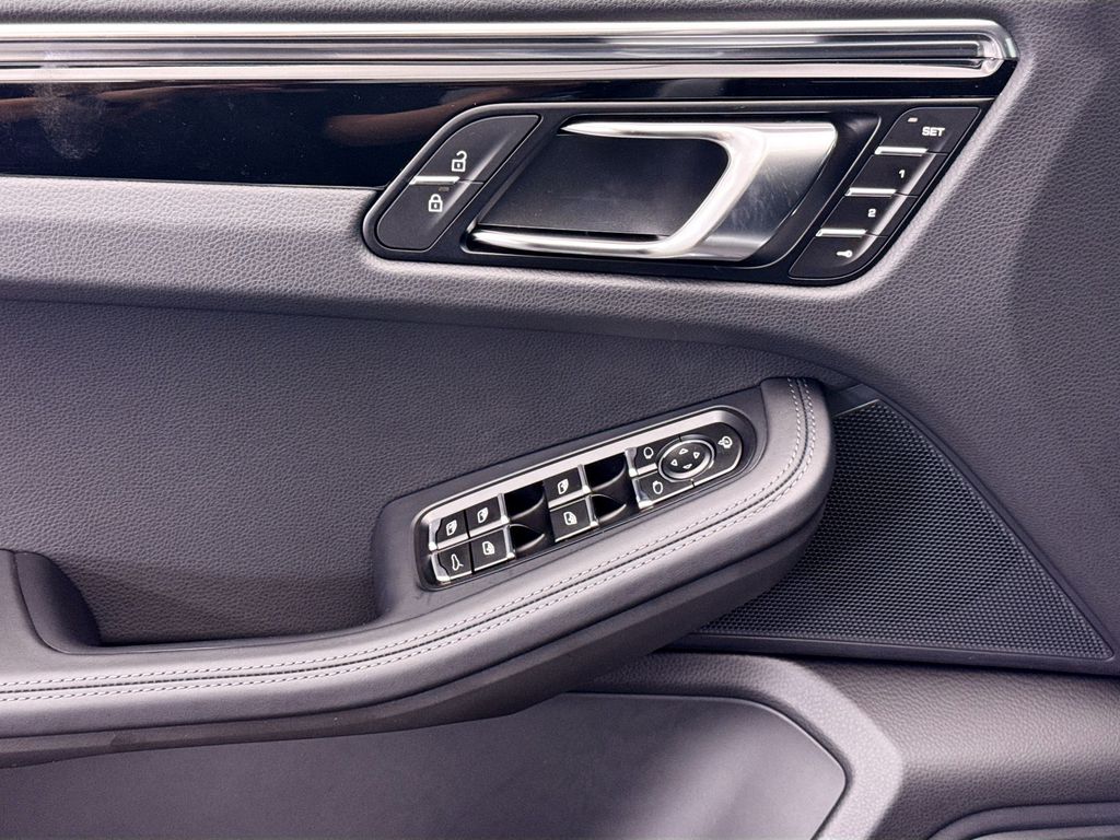 Thumbnail: 2026 Porsche Macan - 24