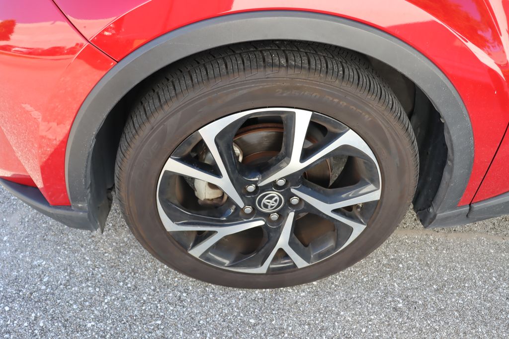 2021 Toyota C-HR XLE 4