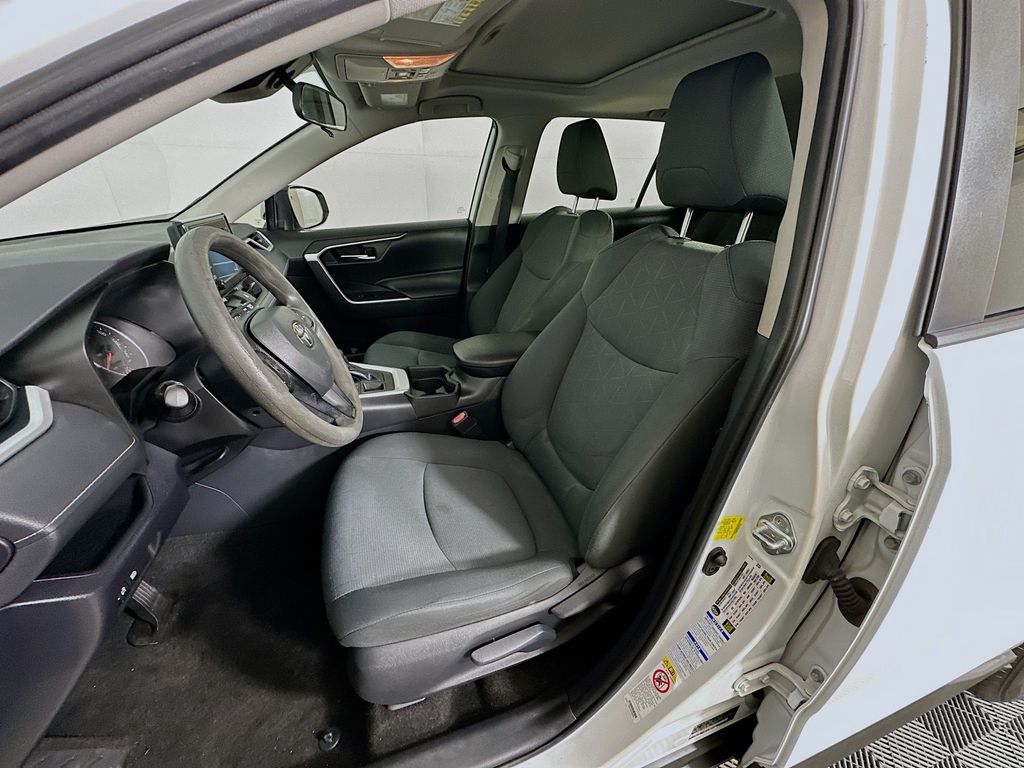 2019 Toyota RAV4 XLE 19