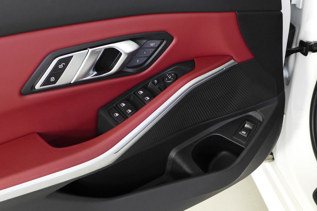 Thumbnail: 2023 BMW 3 Series - 12