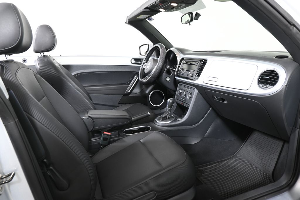 2015 Volkswagen Beetle  30