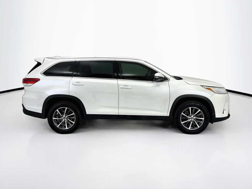 Thumbnail: 2019 Toyota Highlander - 4