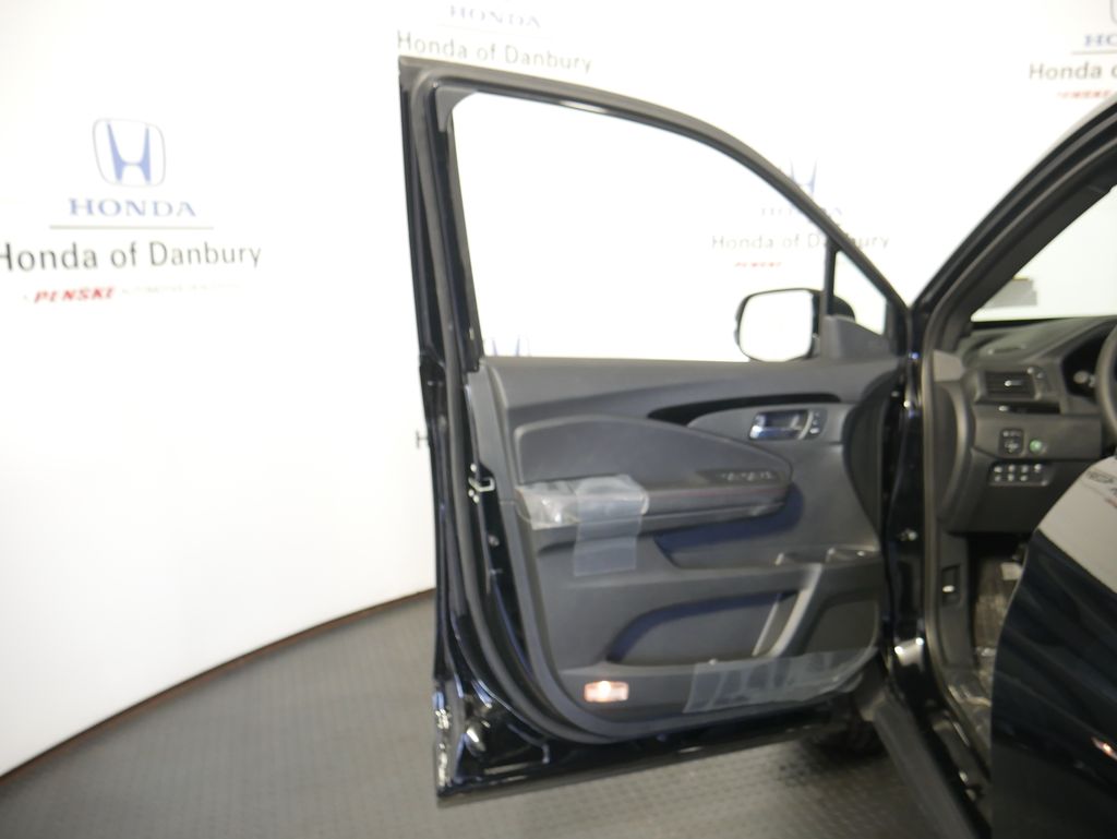 2025 Honda Ridgeline Black Edition 13