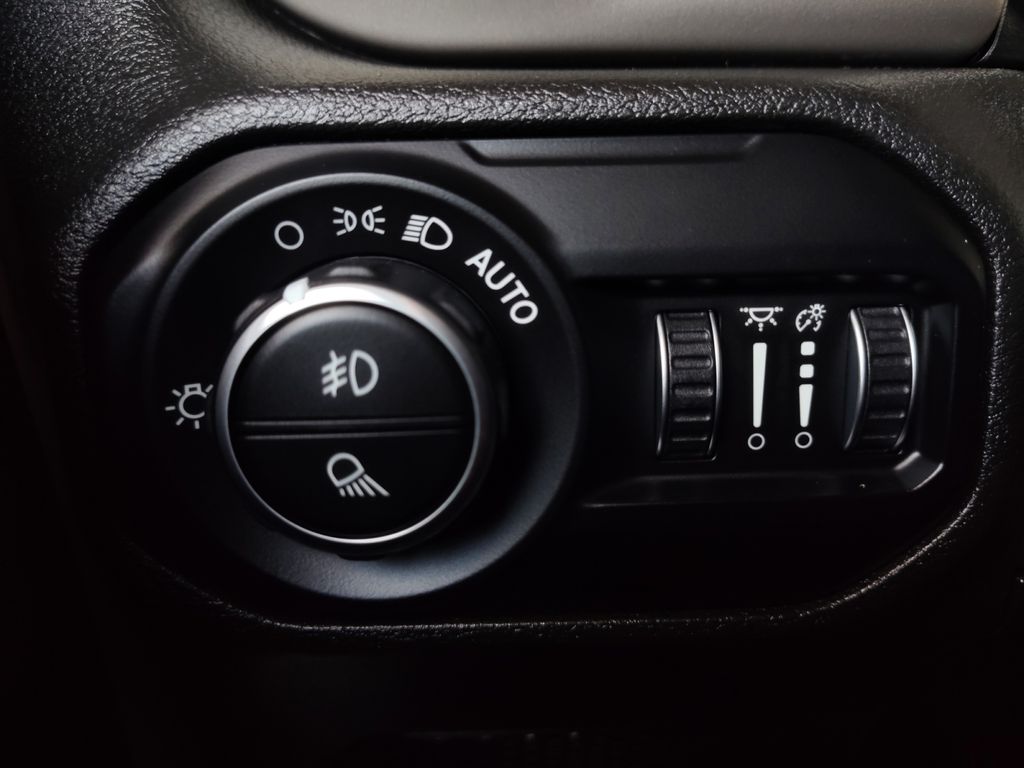 Used Car 2021 Jeep Gladiator  Willys For Sale Under $35,000 In Austin, Texas