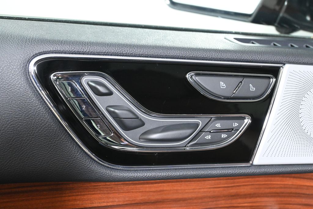 Thumbnail: 2024 Lincoln Navigator - 30