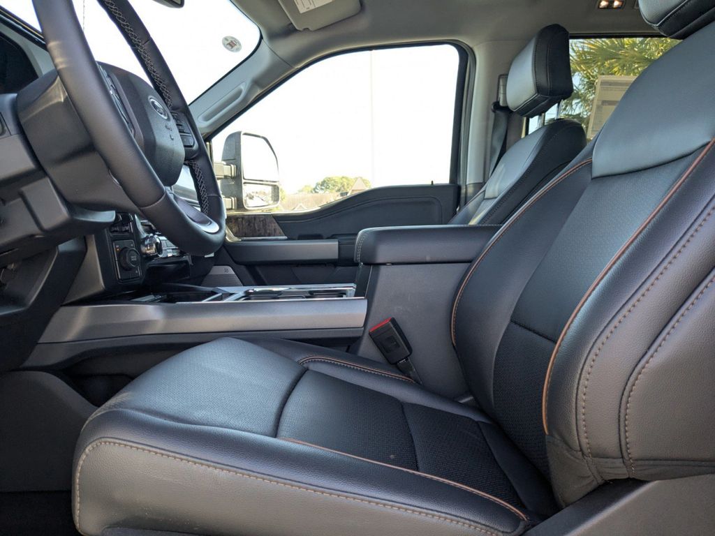 2025 Ford F-550 Chassis LARIAT