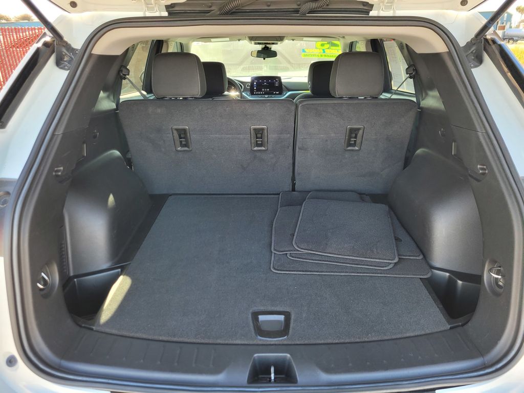 Used 2023 White Chevrolet LT image 10