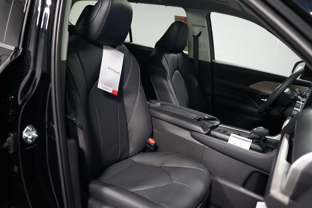 2025 Toyota Grand Highlander Limited 29