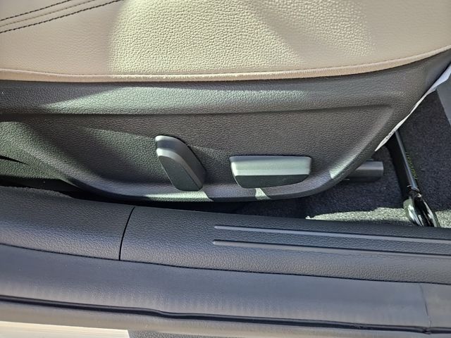 2025 Genesis G70  22