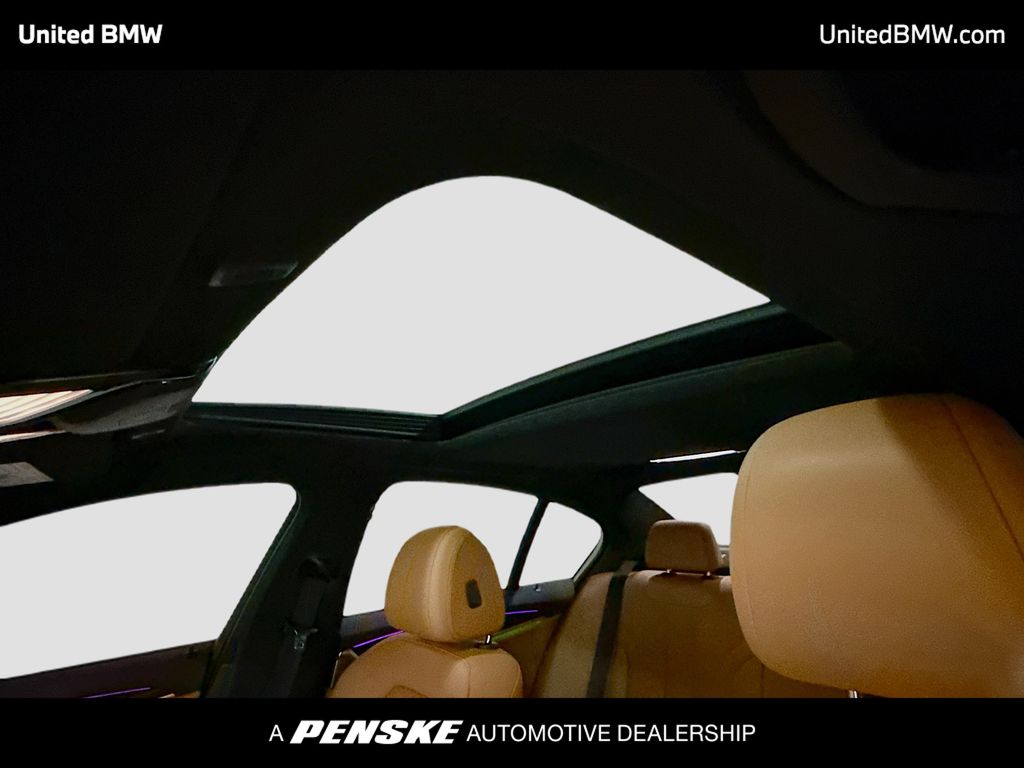 Thumbnail: 2021 BMW 5 Series - 12