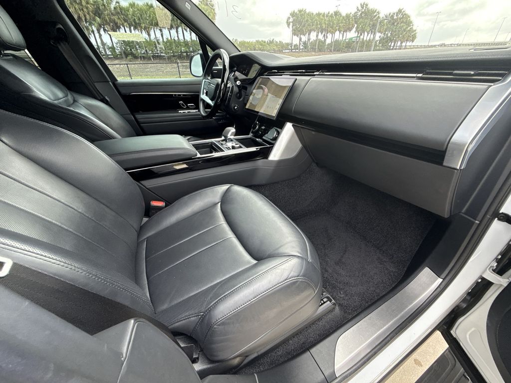 Thumbnail: 2023 Land Rover Range Rover - 15