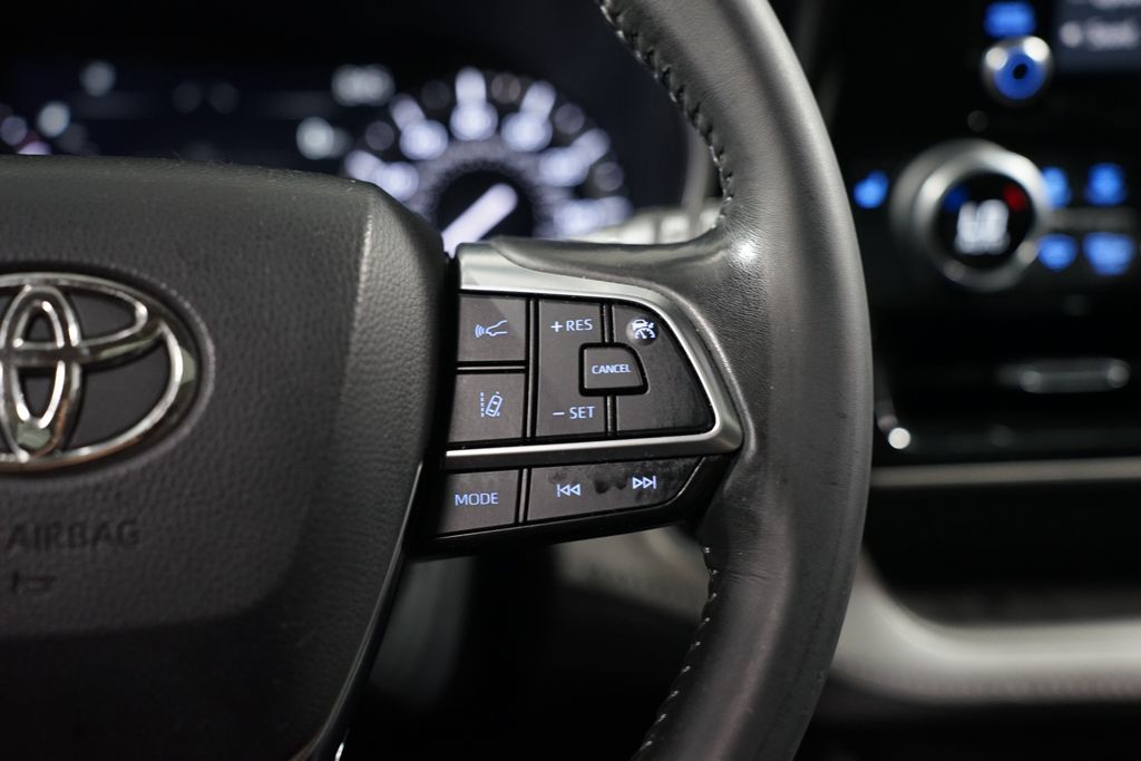 2021 Toyota Highlander XLE 13