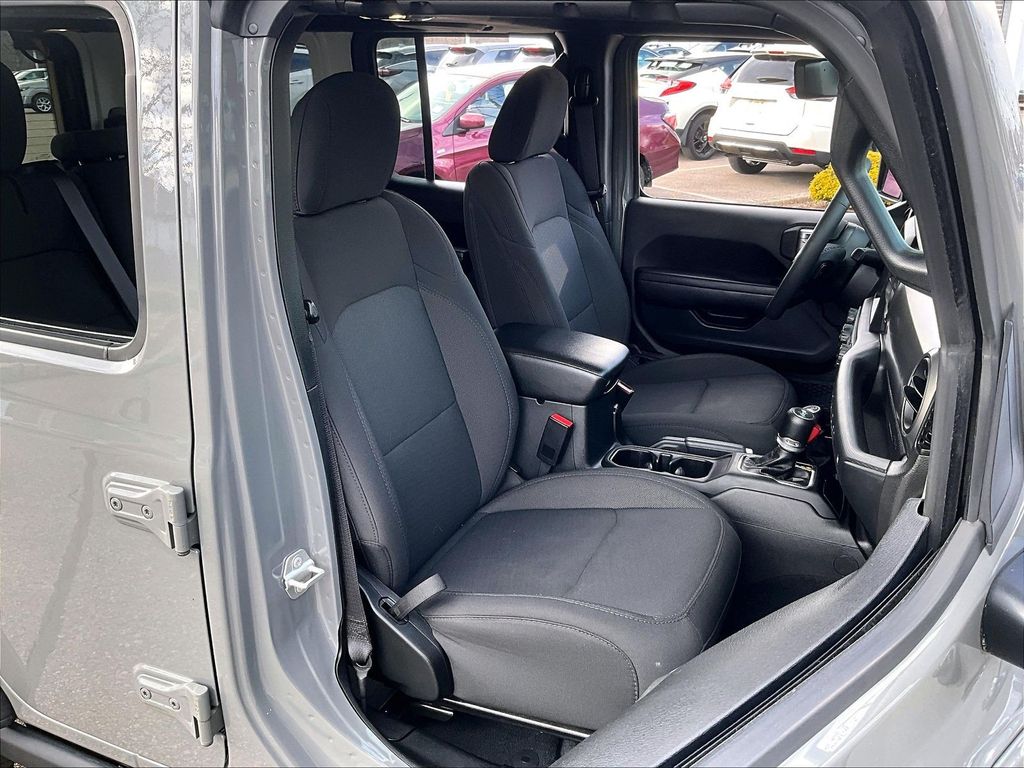 2023 Jeep Wrangler — photo 11
