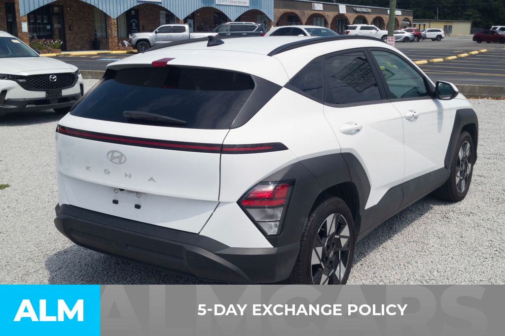 Used 2025 White Hyundai SEL image 3