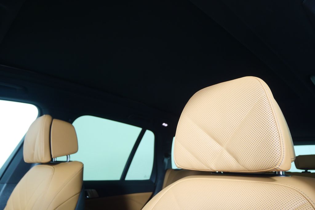 Thumbnail: 2026 BMW X5 - 12