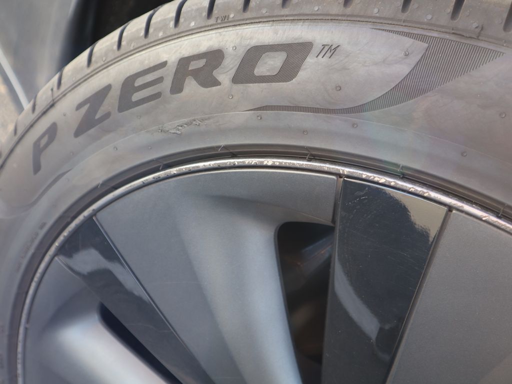 Thumbnail: 2022 Tesla Model S - 31