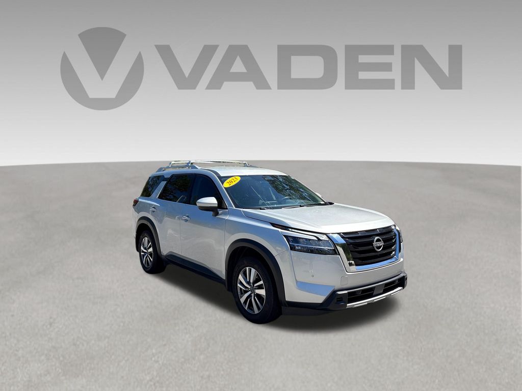  2023 Nissan Pathfinder SL 4WD   