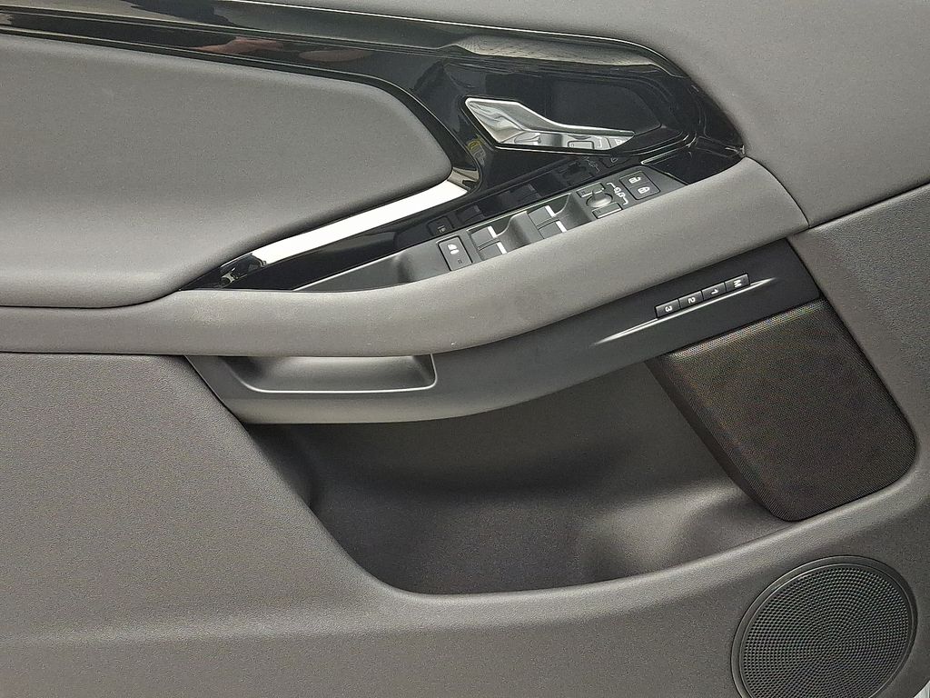 Thumbnail: 2025 Land Rover Range Rover Evoque - 13