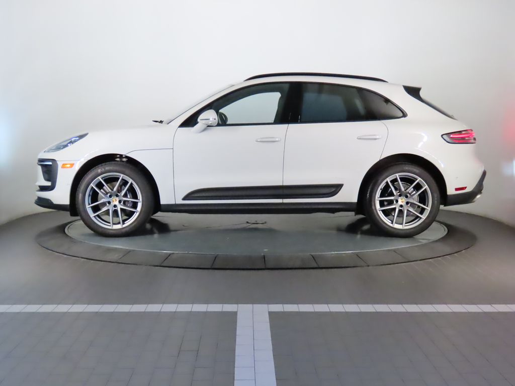 Thumbnail: 2022 Porsche Macan - 2