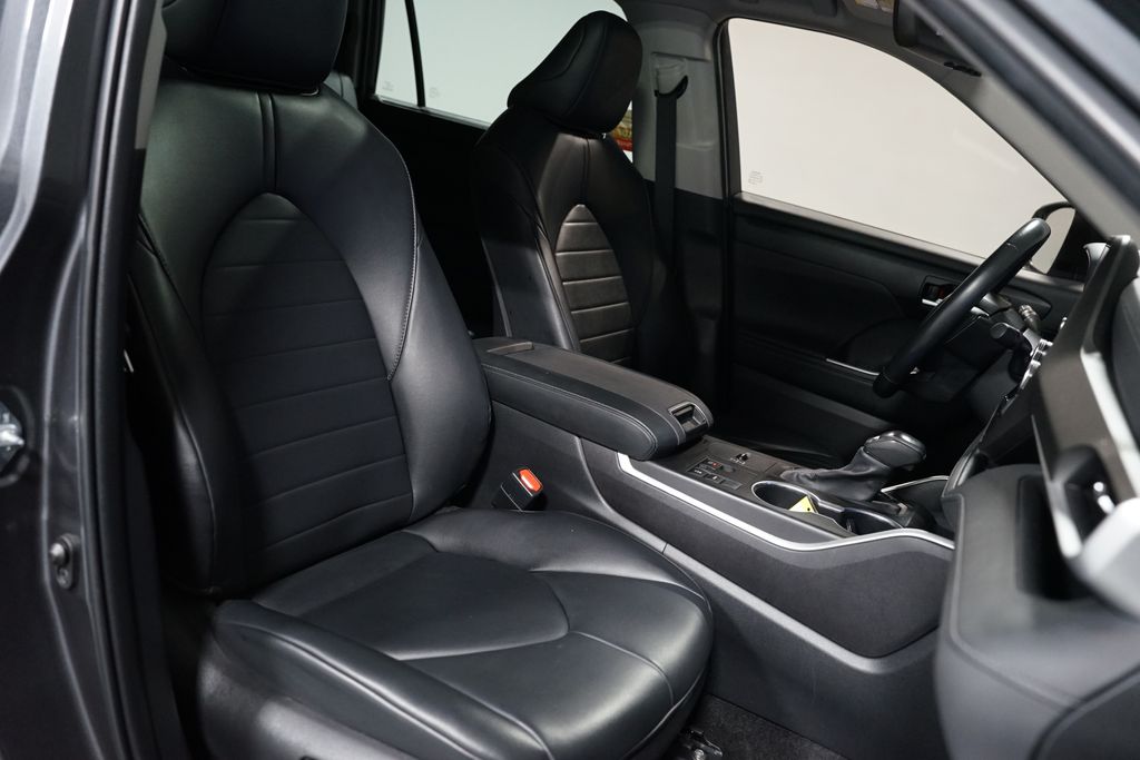 Thumbnail: 2024 Toyota Highlander - 28