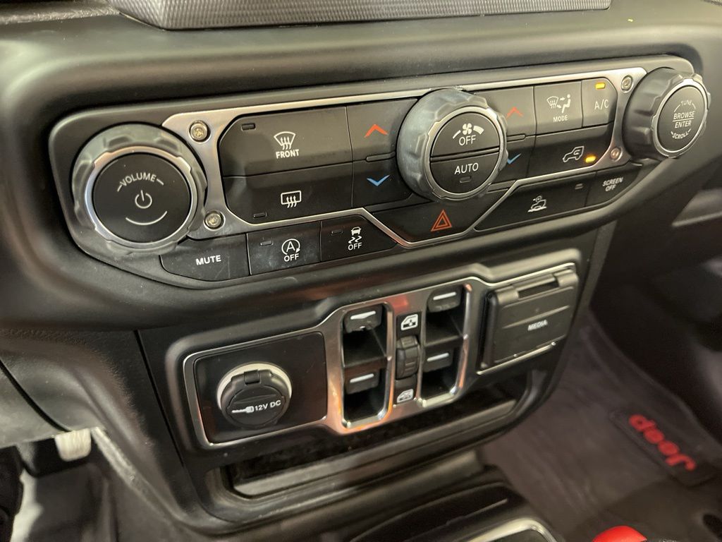 Thumbnail: 2021 Jeep Wrangler - 28