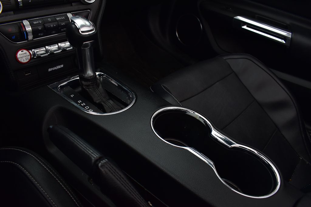 2016 Ford Mustang  19