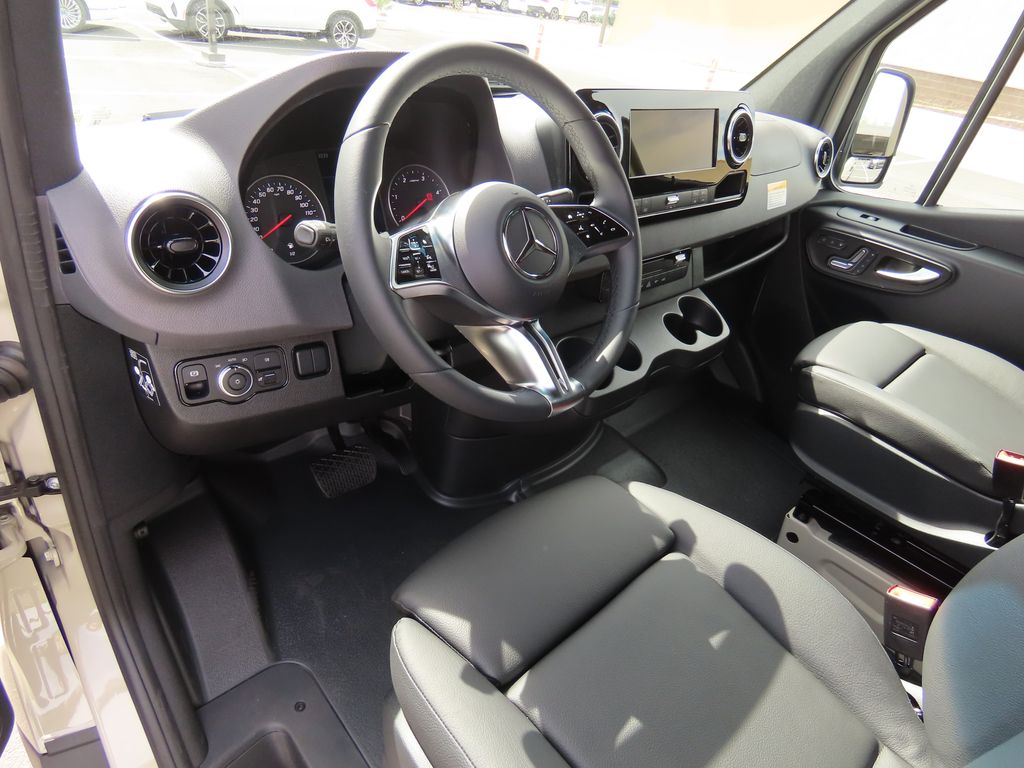2025 Mercedes-Benz Sprinter 2500 10