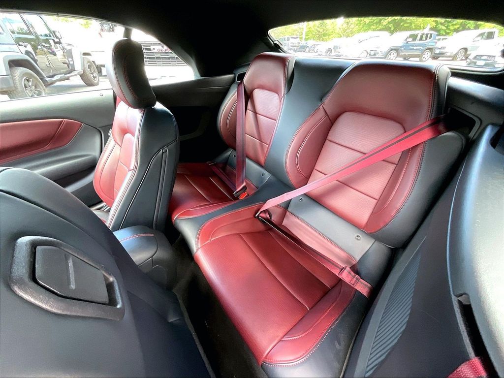 2025 Ford Mustang — photo 25