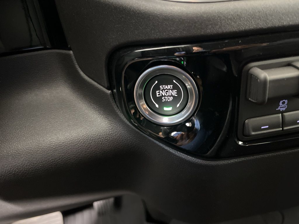 Thumbnail: 2026 Chevrolet Silverado 1500 - 32