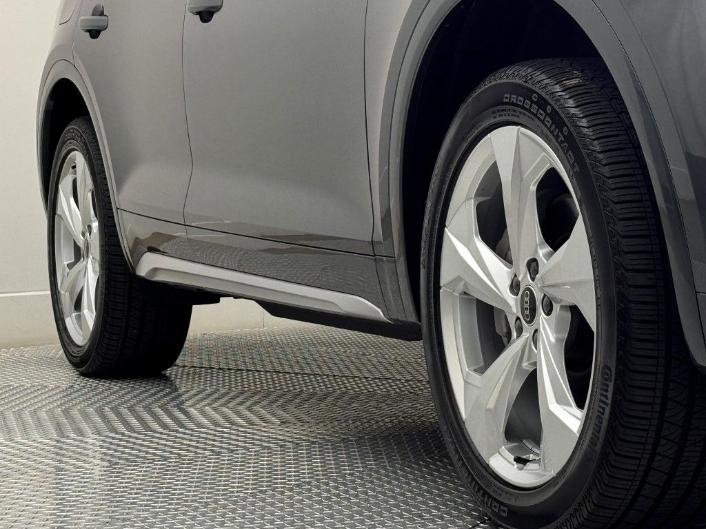 Thumbnail: 2025 Audi Q5 - 4