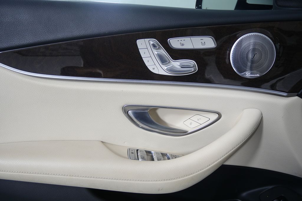 Thumbnail: 2020 Mercedes-Benz E-Class - 8