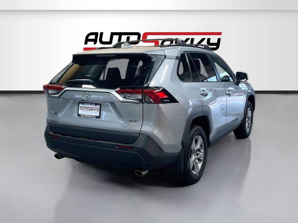 Used 2025 Silver Sky Metallic Toyota XLE image 7