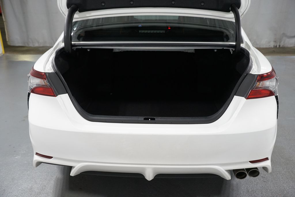 Thumbnail: 2022 Toyota Camry - 32