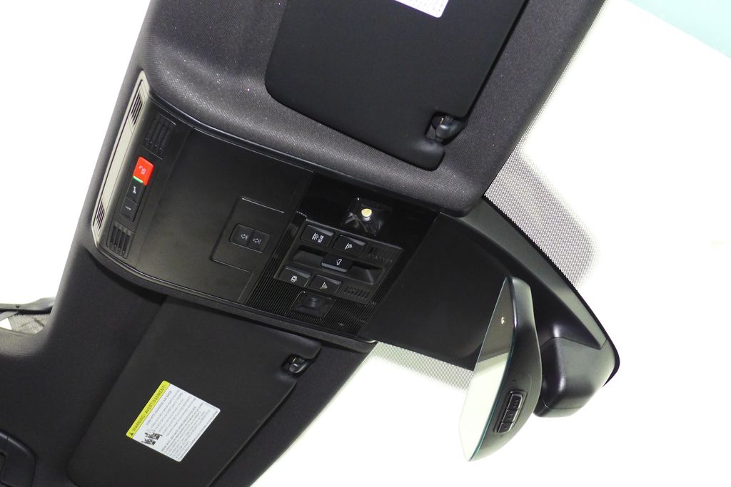 Thumbnail: 2022 Volkswagen Tiguan - 17