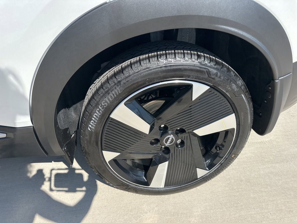 2025 Aspen White Tricoat Nissan Kicks SR FWD SUV