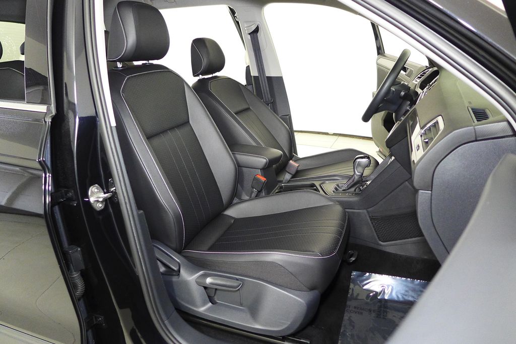 Thumbnail: 2022 Volkswagen Tiguan - 18