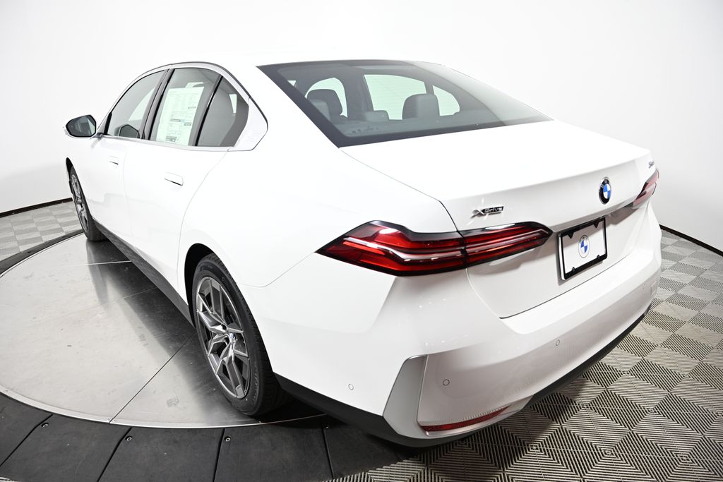 Thumbnail: 2026 BMW 5 Series - 3