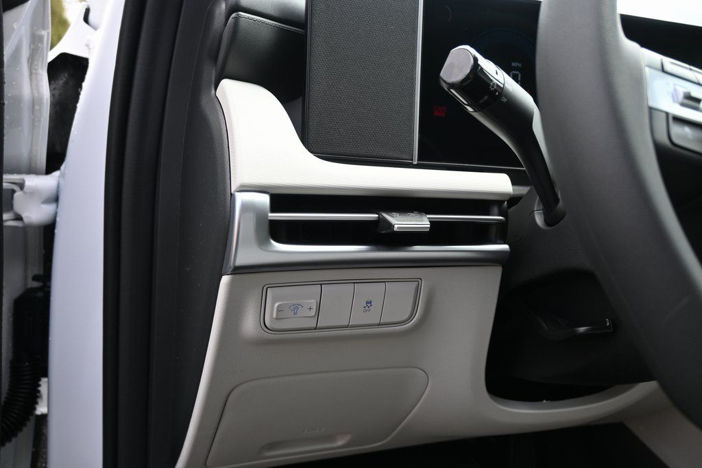 2025 Hyundai Tucson SE - Photo 18