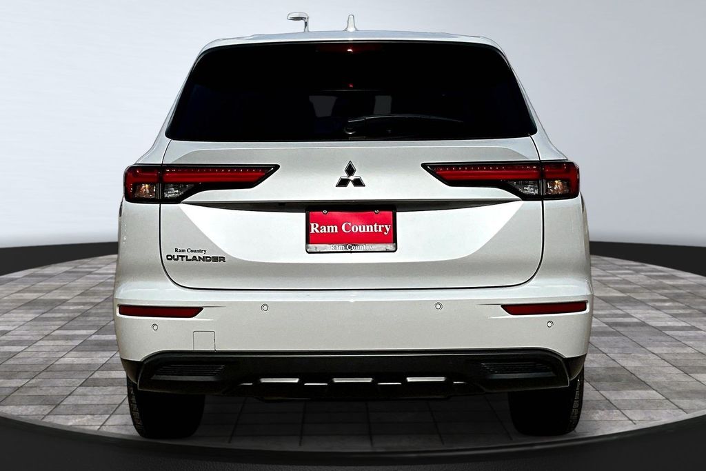 2024 Mitsubishi Outlander ES - 5