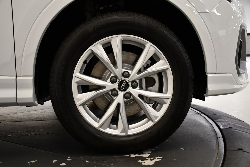 Thumbnail: 2025 Audi Q3 - 17