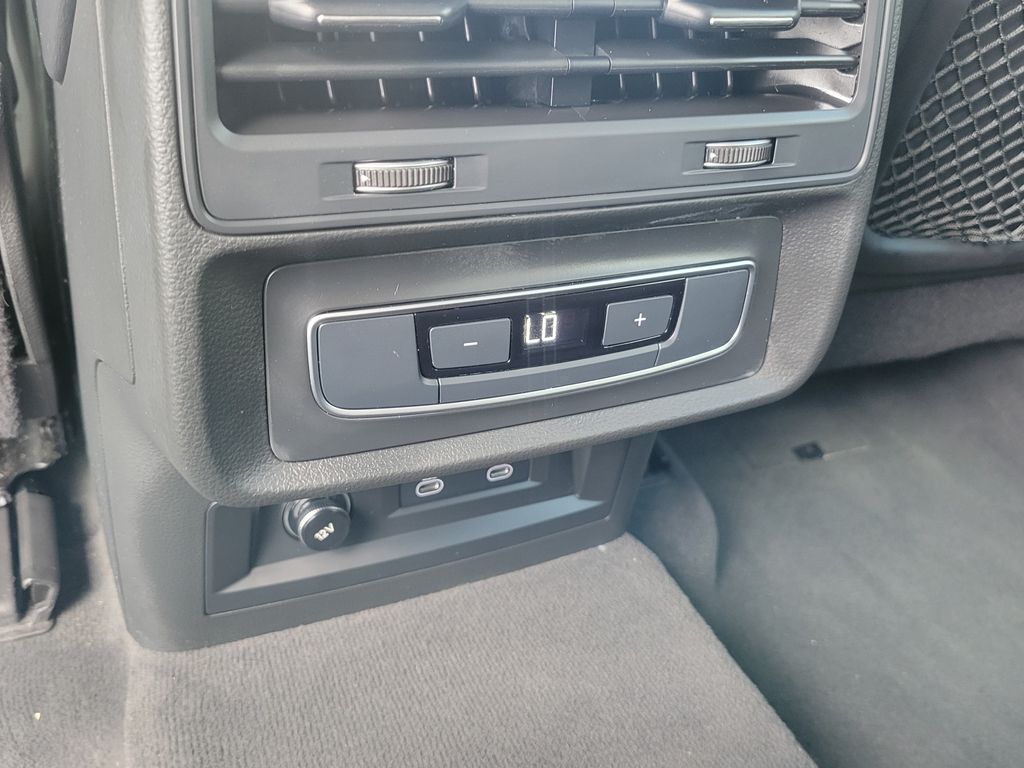 Thumbnail: 2023 Audi Q8 - 18