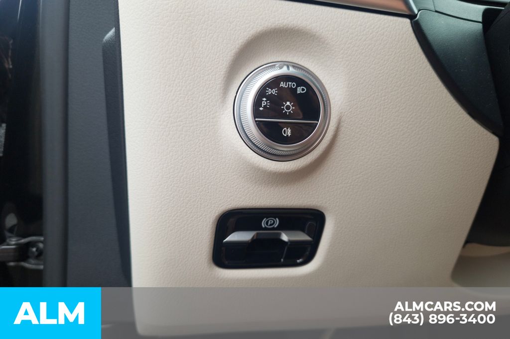 Used 2025 Black Mercedes-Benz C 300 image 17
