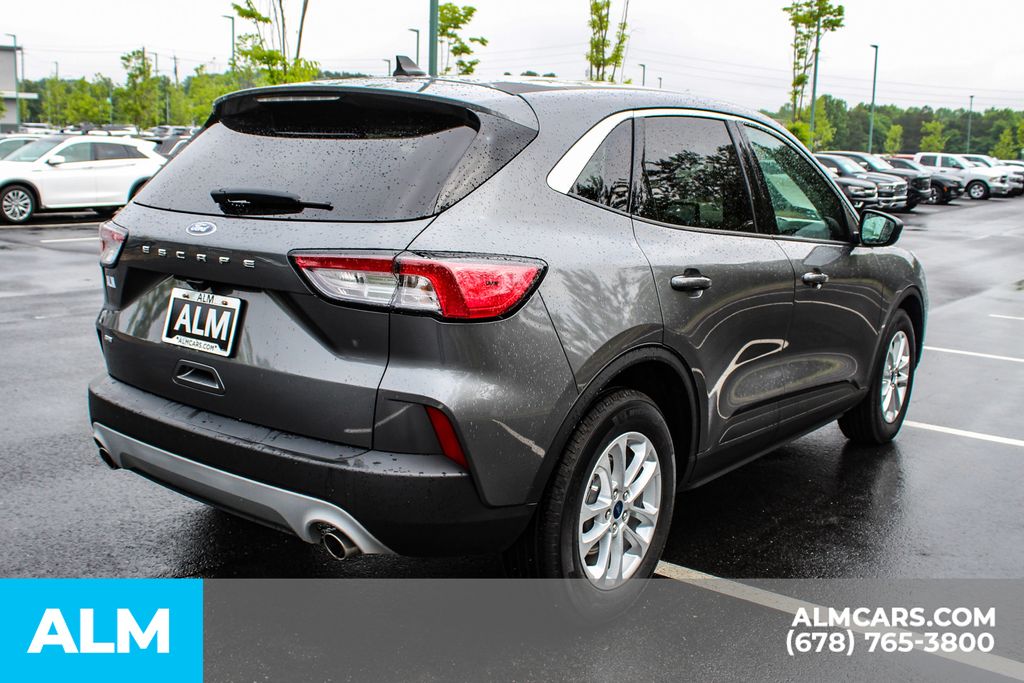 2022 Ford Escape SE photo 2