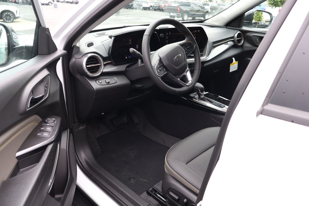 2025 Chevrolet Trax Activ 11