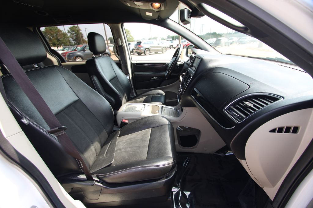 Used 2019 Dodge Grand Caravan Van