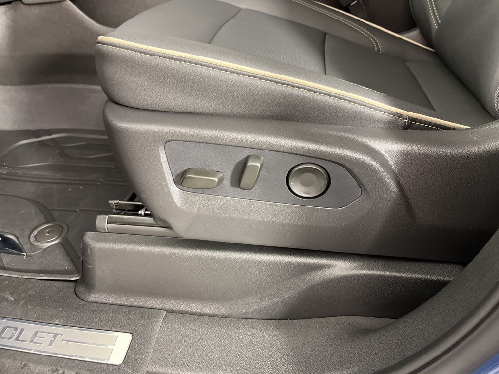 Thumbnail: 2026 Chevrolet Suburban - 25