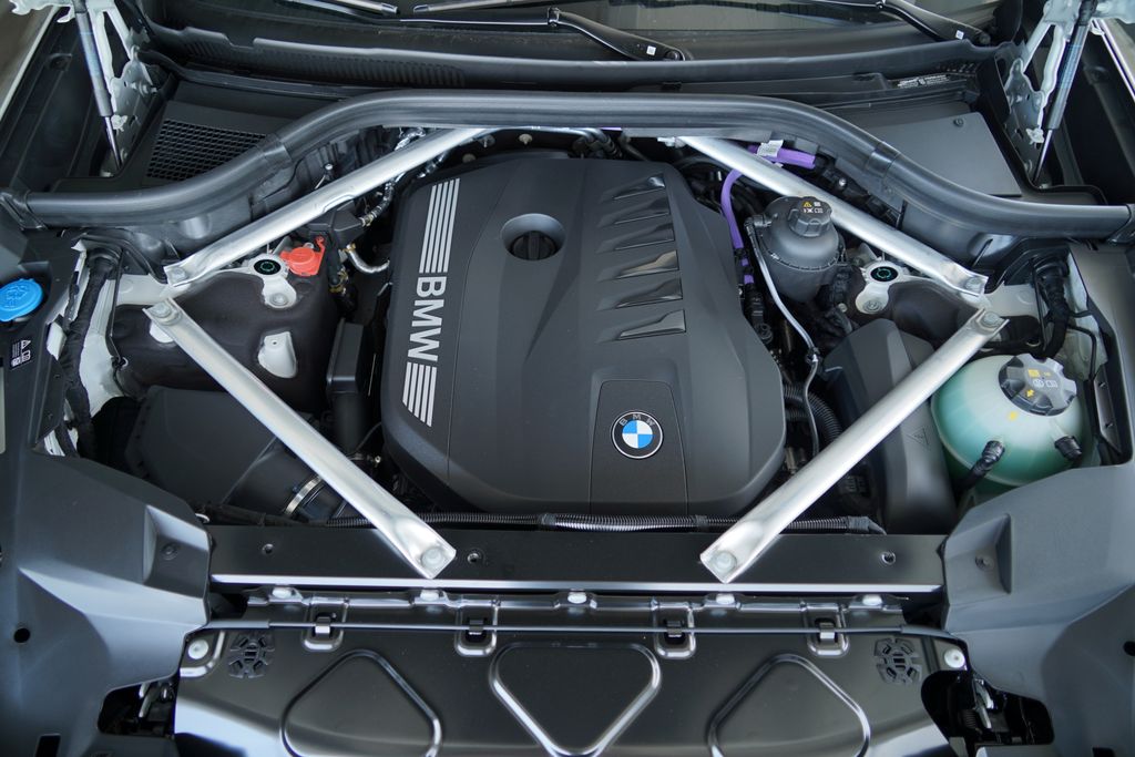 Thumbnail: 2027 BMW X7 - 21